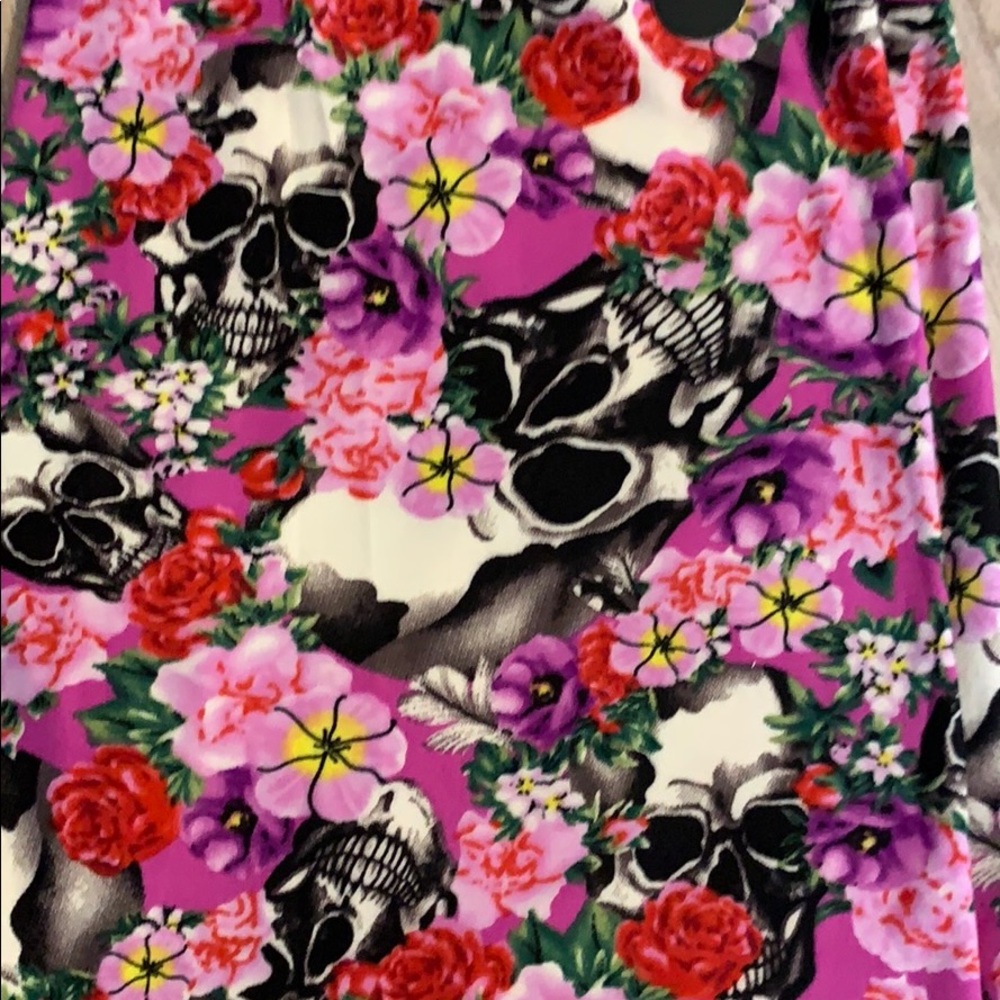 Skull and flowers leggings